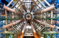Czy LHC może stworzyć czarną dziurę?