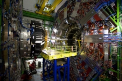 CERN: zderzenia jonów pokazują wczesny wszechświat