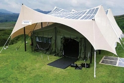Namioty wojskowe zasilane energią słoneczną