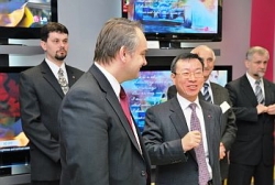 Wicepremier Pawlak odwiedził zakład produkcyjny LG