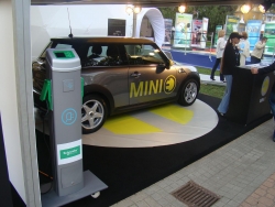 Schneider Electric i BMWi zapewniają nową jakość użytkownikom samochodów elektrycznych