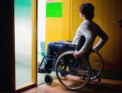 Ramię robota otwiera drzwi dla osób na wózkach inwalidzkich
