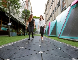 Inteligentny chodnik Pavegen wytwarza energię z ludzkich kroków
