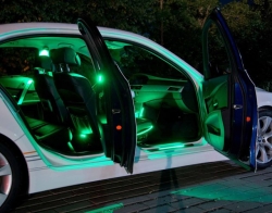 Nowe wnętrze samochodu dzięki oświetleniu LEDambient