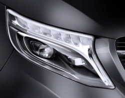 Pierwsze światła LED dla minivana w najnowszym Mercedesie-Benz