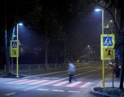 Inteligentne oświetlenie przejścia dla pieszych dla większego bezpieczeństwa