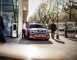 Audi e-tron bezprzewodowo zintegrowane z osieciowanym domem