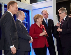 Donald Tusk i Angela Merkel odwiedzają stoisko Rittal na targach CeBIT 2013