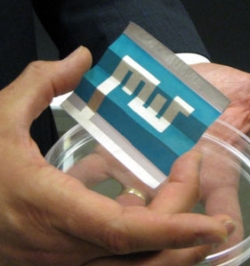 MIT prezentuje pierwsze ogniwo słoneczne drukowane na papierze