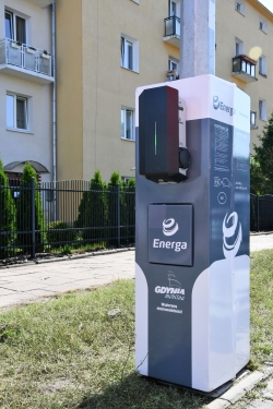 Nowe ładowarki do pojazdów elektrycznych na słupach oświetleniowych w Gdyni