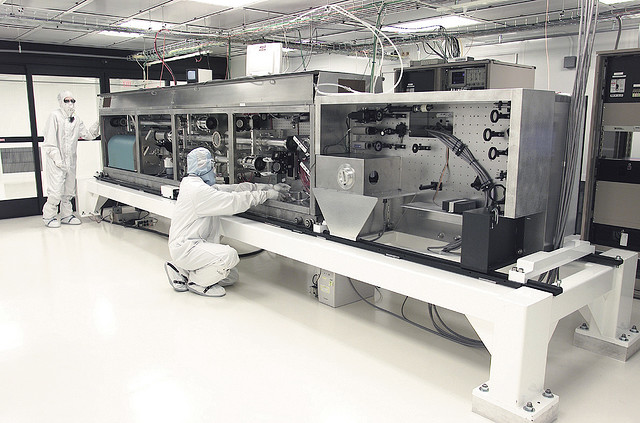 Jeden z 48 modułów przedwzmacniacza w systemie laserów NIF Jeden z 48 modułów przedwzmacniacza w systemie laserów NIF