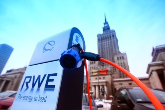 Punkt ładowania EV RWE w centrum Warszawy Punkt ładowania EV RWE Warszawa Pałac kultury e-mobility
