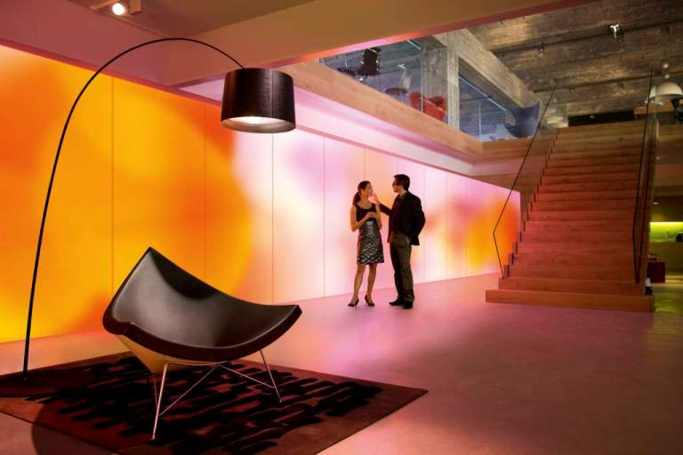 Tapeta LED zaprojektowana przez przez Philips i Kvadrat Soft Cells Tapeta LED zaprojektowana przez przez Philips i Kvadrat Soft Cells