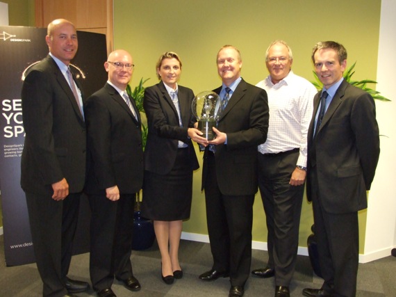 Fred Bell, Vice President, Global Distribution, Molex  Roger Pickett, Head of Electronic purchasing, RS Components Valerie Ramon, Category Business Manager, Emech & Connectors, RS Components  Mark Davies, Distribution Corporate Account Manager, Europe, Molex Chris Page, General Manager Electronics, Electrocomponents Paul Keenan, Regional Sales Manager, Europa P&oacute;łnocna, Molex  