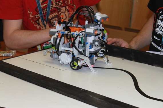 Finał Turnieju Robot&oacute;w Mobilnych LEGOmotive organizowany przez Stowarzyszenie Student&oacute;w BEST AGH Krak&oacute;w (www.BEST.krakow.pl)