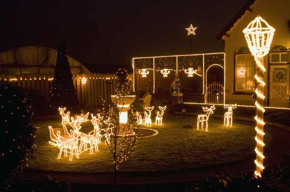 Świąteczne iluminacje LED wok&oacute;ł domu