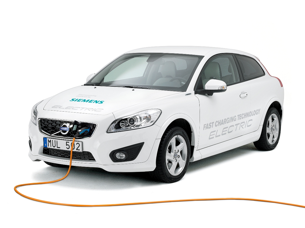 Ładowanie w 90 minut i mocny silnik - Volvo rozwija auta elektryczne
