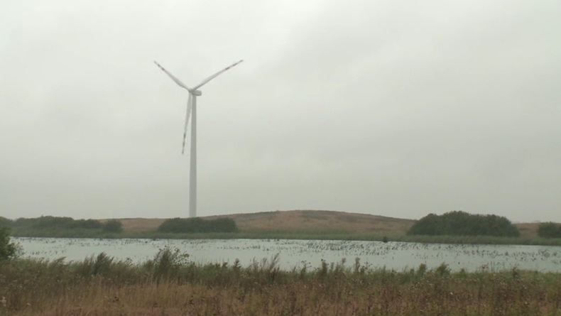 Farma wiatrowa, jedna z pierwszych i jedna z niewielu jak dotychczas w kraju, kt&oacute;ra stanęła na terenie objętym planem zagospodarowania &ndash; Kisielice 2004 