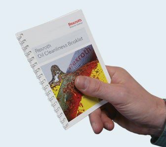 Bosch Rexroth oferuje bezpłatną, 44-stronicową broszurę Oil Cleanliness Booklet (wydrukowaną na papierze olejoodpornym), która dostarcza informacji na temat problemów występujących podczas eksploatacji systemów hydraulicznych, zasad konserwacji oraz klasyfikacji i przepisów dotyczących czystości cieczy roboczych. Bosch Rexroth oferuje bezpłatną, 44-stronicową broszurę Oil Cleanliness Booklet (wydrukowaną na papierze olejoodpornym), która dostarcza informacji na temat problemów występujących podczas eksploatacji systemów hydraulicznych, zasad konserwacji oraz klasyfikacji i przepisów dotyczących czystości cieczy roboczych.
