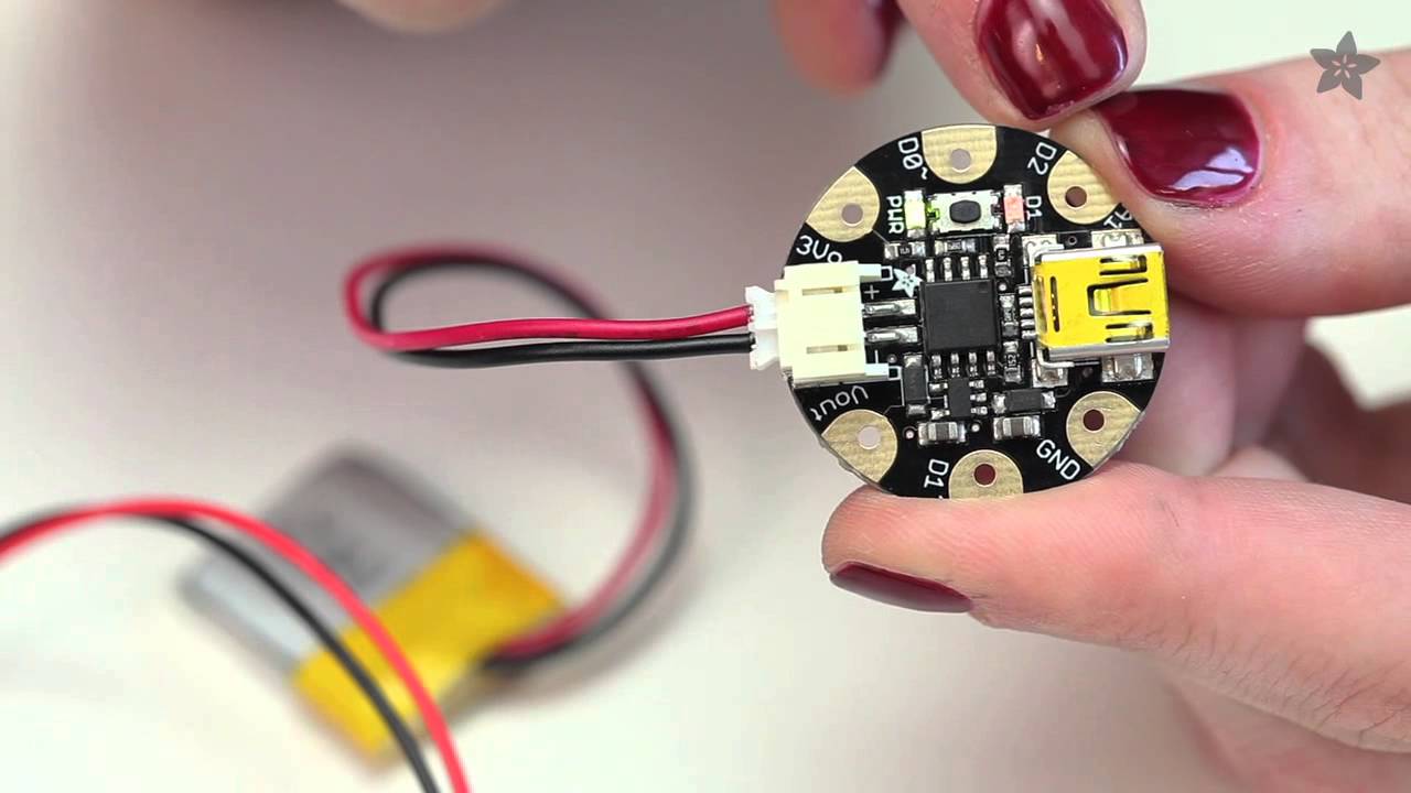 Elektroniczne czapki z mikrokontrolerem Adafruit GEMMA