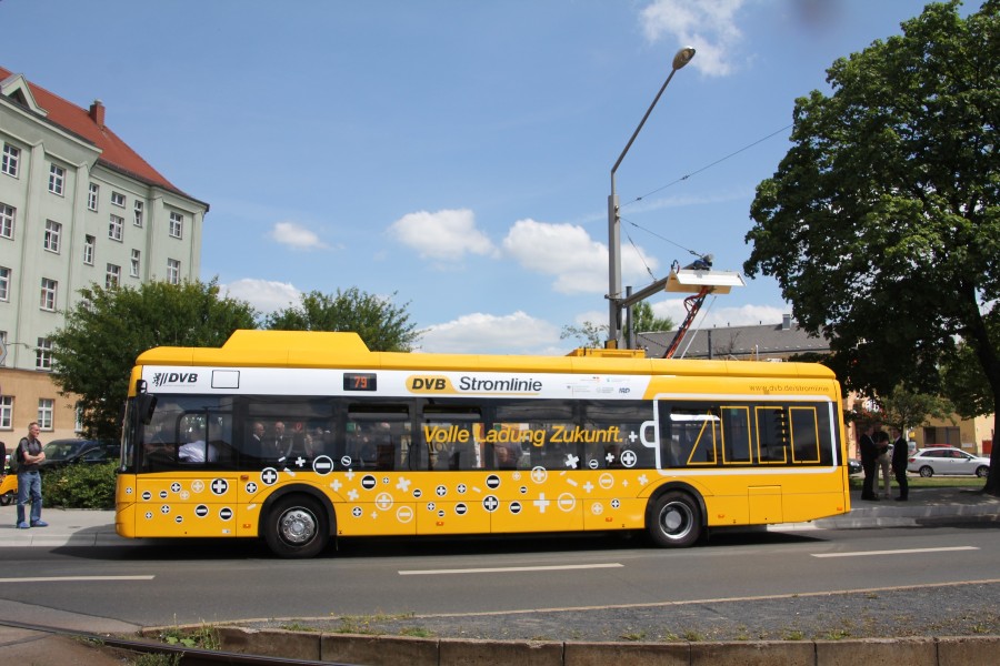 Solaris Urbino 12 electric ładowany za pomocą pantografu rozpoczął sw&oacute;j pierwszy regularny kurs pasażerski