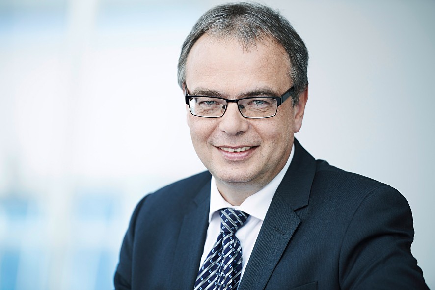 &bdquo;Dalsza produktywność jest możliwa tylko przez konsekwentną standaryzację, optymalizację całych łańcuch&oacute;w tworzenia wartości i zastosowanie nowoczesnych koncepcji IT oraz inżynierii&ldquo;, m&oacute;wi Uwe Scharf, szef działu zarządzania produktami w Rittal.