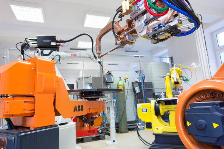 Jedno z największych robotycznych laboratori&oacute;w w Europie na WAT w Warszawie