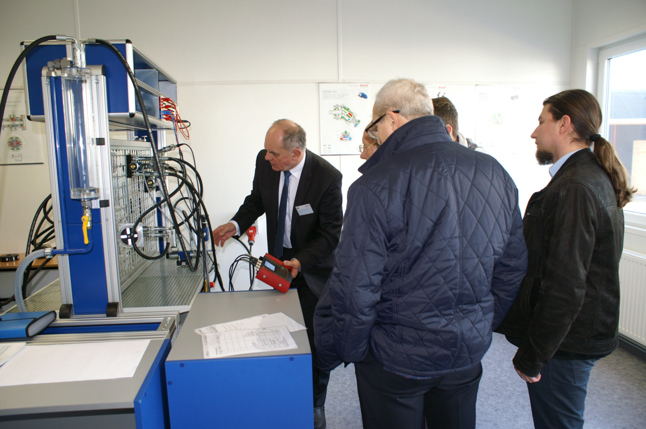 Inteligentne układy zarządzania energią, energia na żądanie oraz rekuperacja energii w maszynach roboczych