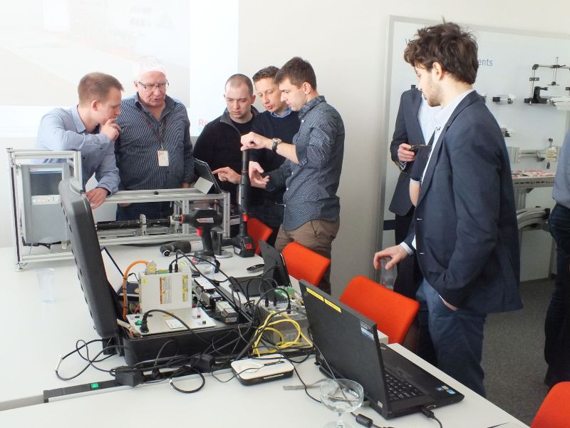 Nowa baza szkoleniowa napędów i sterowań elektrycznych Nowa baza szkoleniowa napędów i sterowań elektrycznych