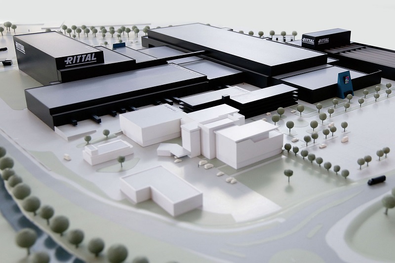 Za 250 milionów euro Rittal buduje supernowoczesny zakład do produkcji obudów kompaktowych. To największa inwestycja w historii firmy Za 250 milionów euro Rittal buduje supernowoczesny zakład do produkcji obudów kompaktowych. To największa inwestycja w historii firmy