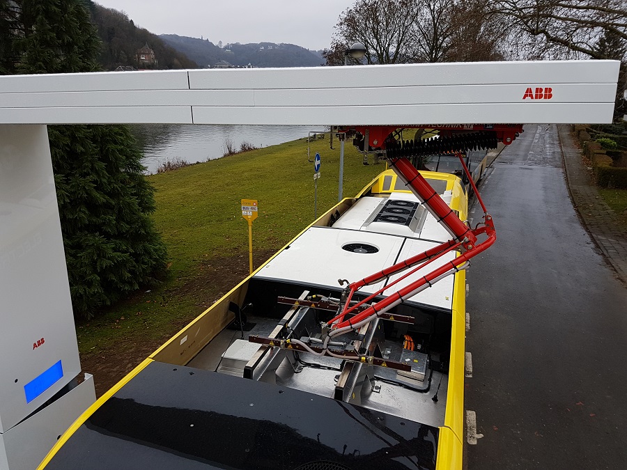 OppCharge umożliwia korzystanie ze stacji ładowania przez autobusy elektryczne różnych producentów, a tym samym uniknięcie problemów dotyczących kompatybilności. OppCharge umożliwia korzystanie ze stacji ładowania przez autobusy elektryczne różnych producentów, a tym samym uniknięcie problemów dotyczących kompatybilności.