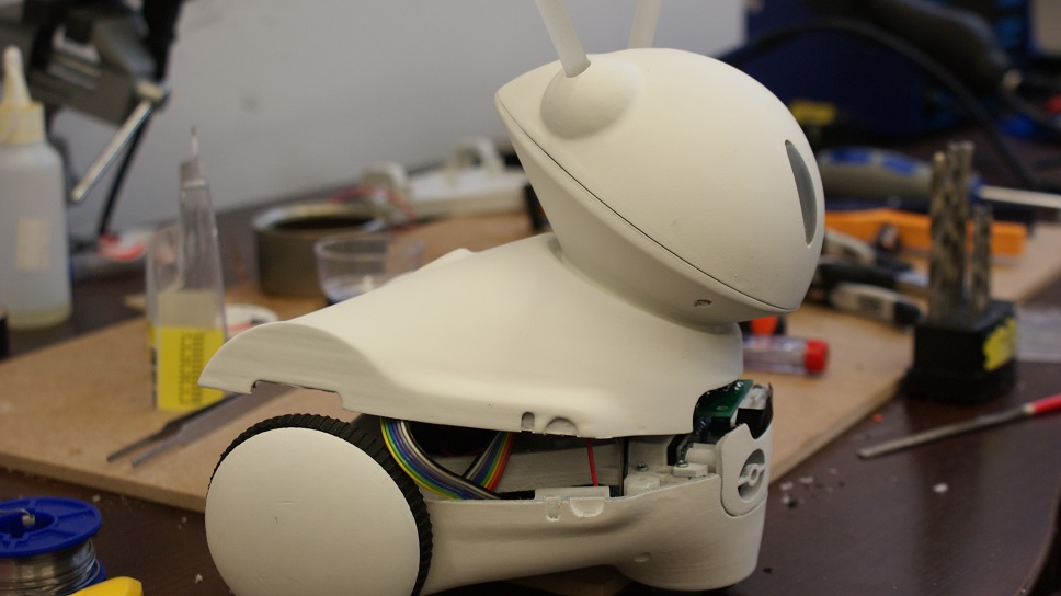 Photon to polski robot edukacyjny, kt&oacute;ry rozwija się razem z dzieckiem i uczy je podstaw programowania oraz logicznego myślenia