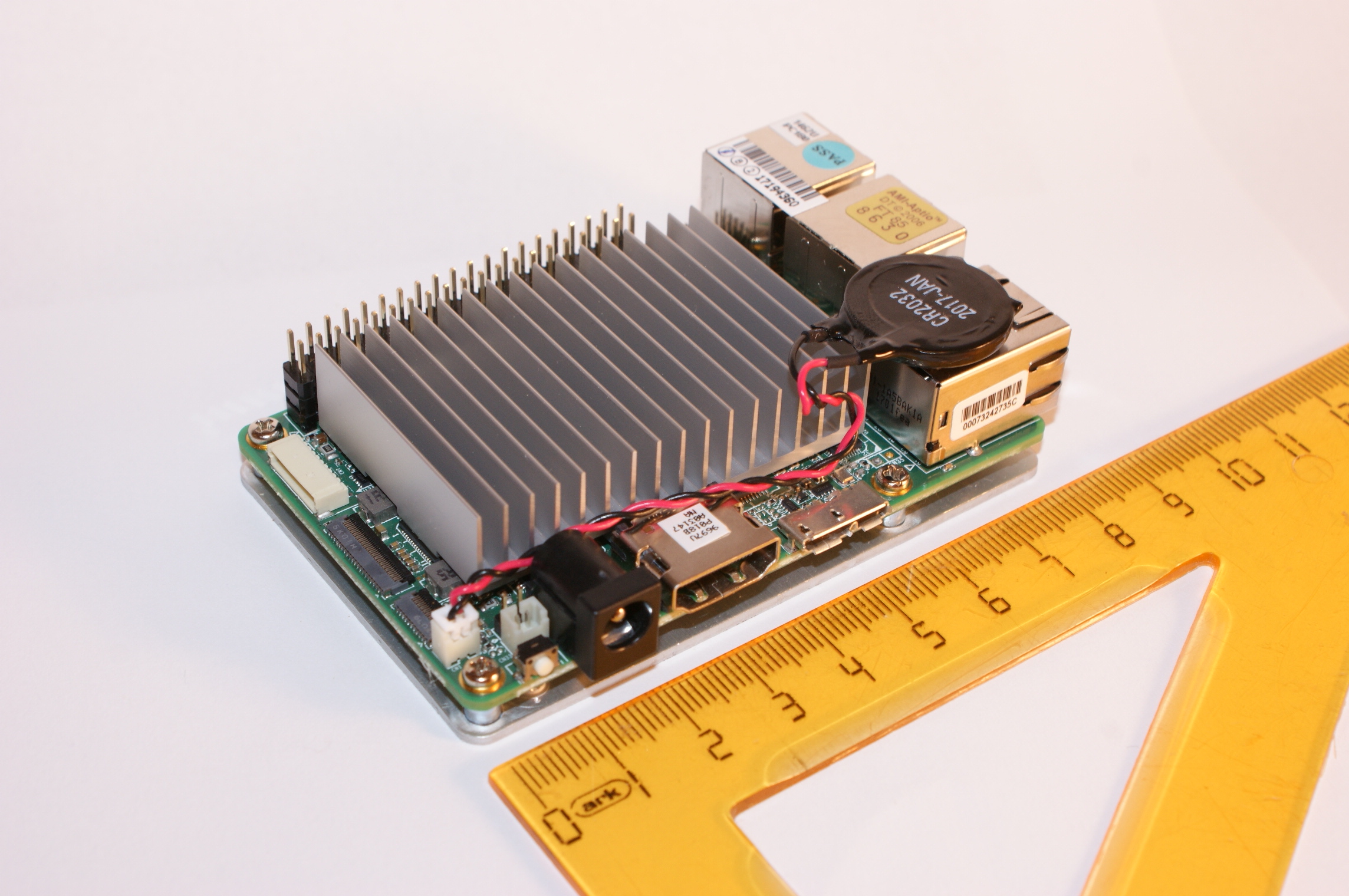 Rys. 1: Wymiary UP Board to 85.6mmx56.5mm Rys. 1: Wymiary UP Board to 85.6mmx56.5mm