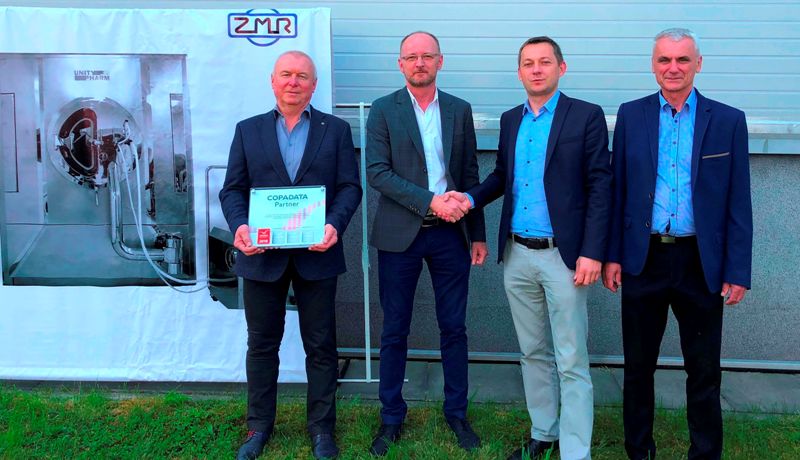 Na zdjęciu wsp&oacute;łwłaściciele firmy ZMR (od lewej: Wojciech Ciaćma, Dariusz Reikowski, Marian Piec oraz Tomasz Papaj dyrektor sprzedaży COPA-DATA Polska Sp. z o.o. ( trzeci od lewej).