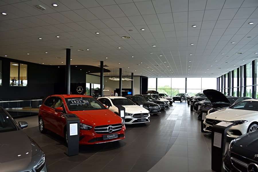 Mercedes-Benz wewnątrz fot. Beghelli Mercedes-Benz wewnątrz fot. Beghelli.jpg