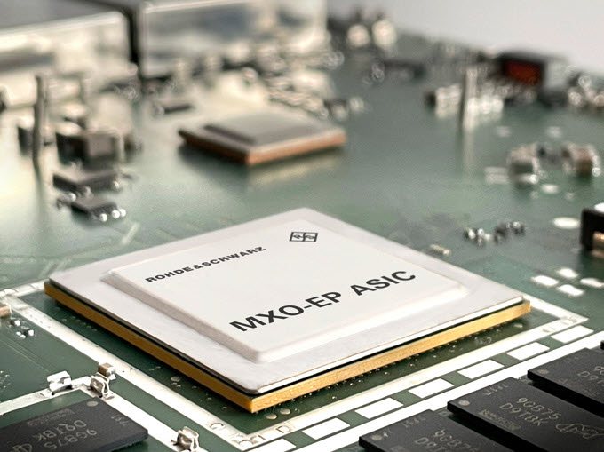 Sercem każdego oscyloskopu serii R&S&reg;MXO 4 Rohde & Schwarz jest opracowany układ scalony (ASIC) dla tej serii oznaczony jako MXO-EP