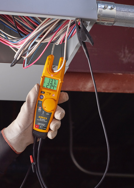 Fluke wprowadza na rynek nową technologię FieldSense, zastosowaną w nowej linii testerów elektrycznych