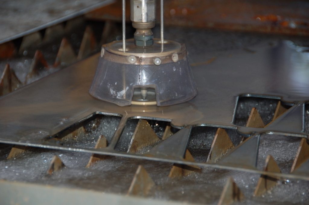 Cięcie strumieniem wody. Maszyna WATERJET