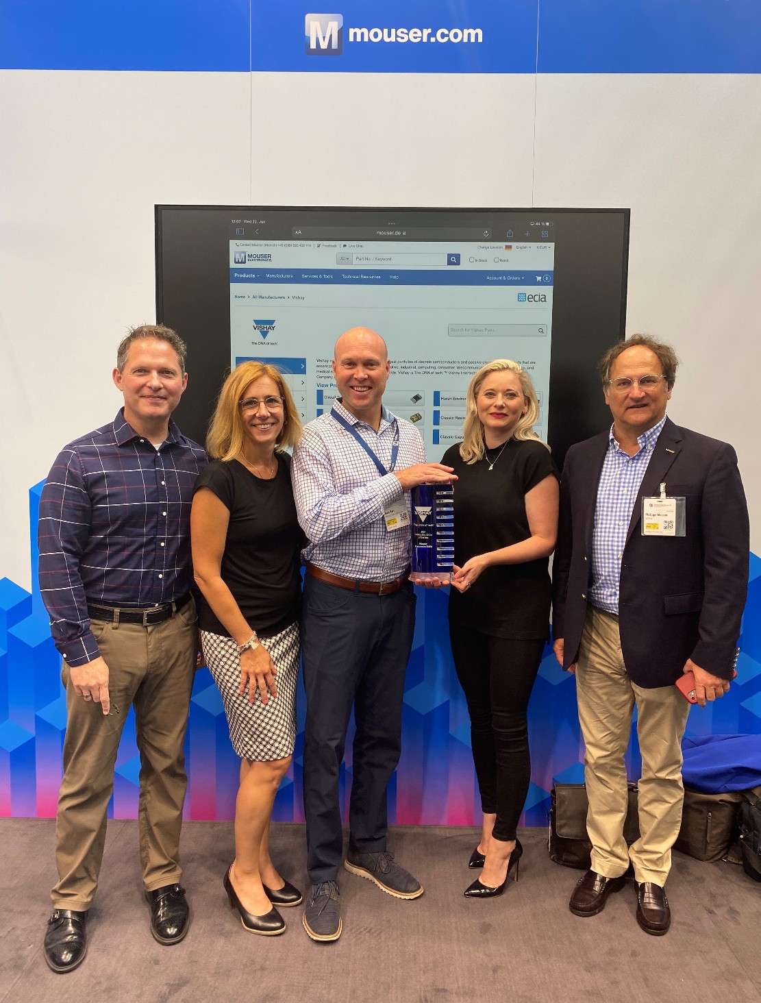 VishayAward: Hayne Shumate, Sr Vice President E-Business (Mouser), Claudia Daimer, Senior Supplier Marketing Manager EMEA (Mouser), Andy Kerr, Vice President Supplier Manager, Mouser, Annika Schn
