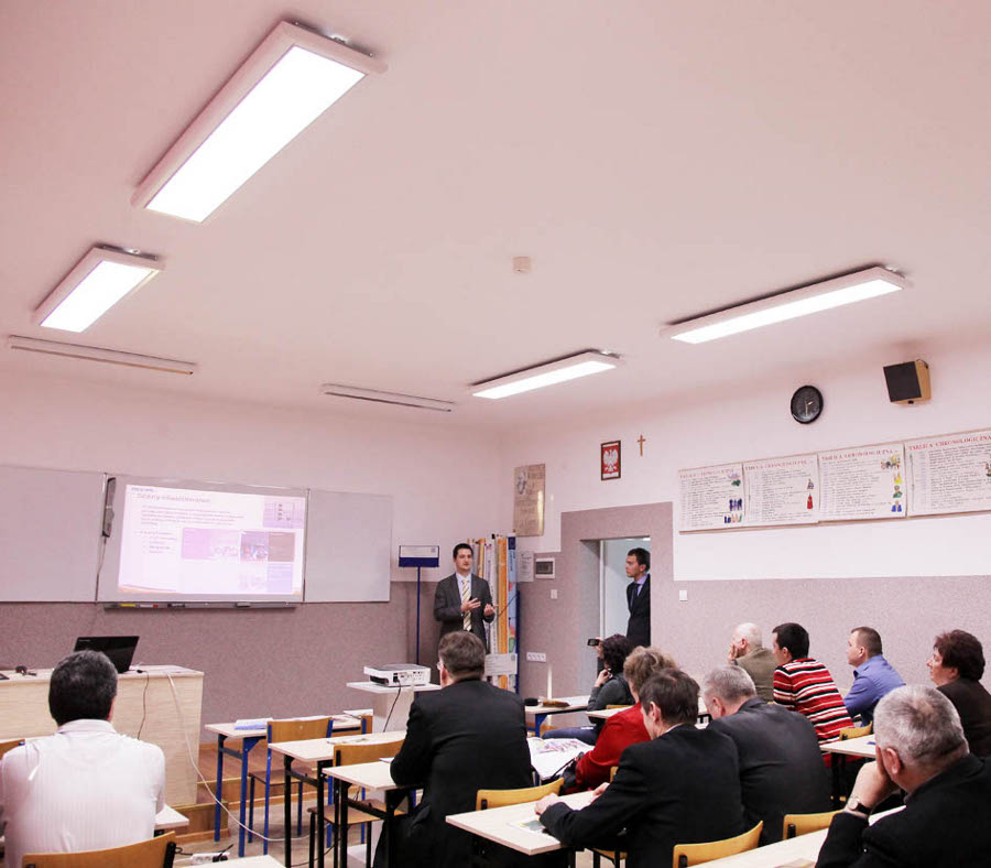 Oddana do użytku 15 lutego br. sala historyczna w ZSM w Łapach, jest drugą w Polsce salą lekcyjną dysponującą oświetleniem Philips SchoolVosion