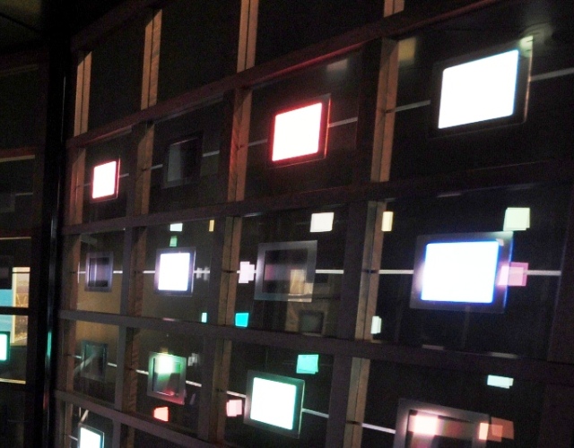 60 kolorów paneli OLED Sumitomo Chemical