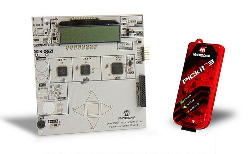 Płytka demonstracyjna One PIC MCU Platform i programator PICkit 3