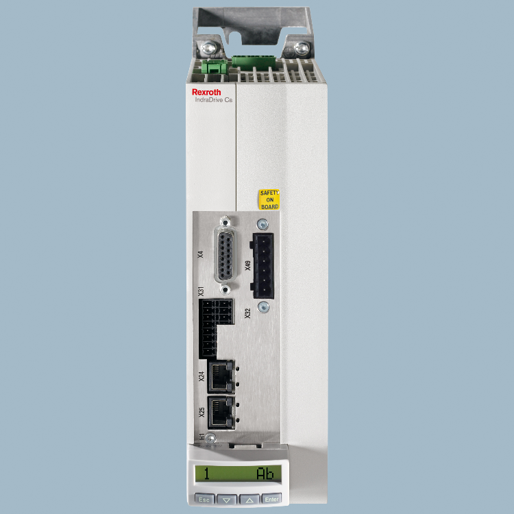 Kompaktowe napędy IndraDrive Cs ADVANCED są wyposażone w interfejsy magistrali SERCOS master oraz multi-Ethernet
