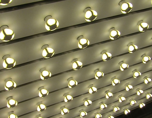 LED-owe zamienniki żarówek firmy Philips - testy stabilności strumienia świetlnego