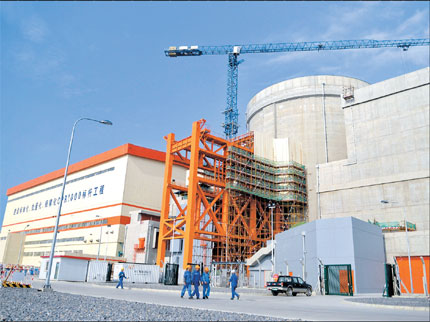 Nowa elektrownia jądrowa Hongyanhe w północno-wschodnich Chinach, uruchomiona w lutym 2013 r. po tym, jak w październiku ubiegłego roku chińskie władze zniosły obowiązujący przez 20 miesięcy zakaz rozbudowy elektrowni jądrowych w Chinach, który wprowadzono po katastrofie w elektrowni jądrowej w Fukushimie.