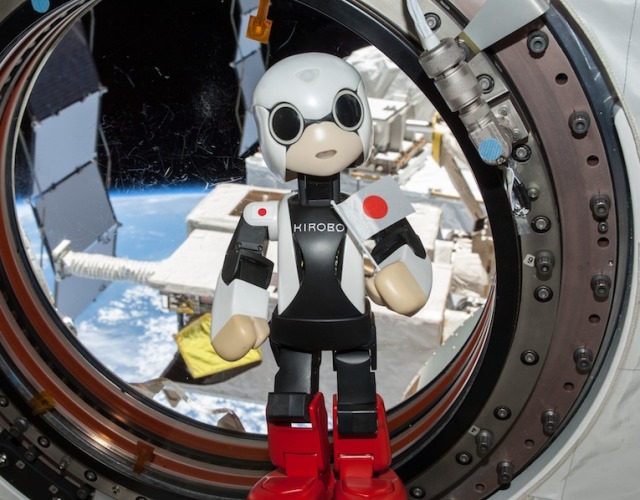 Robot Toyota Kirobo w przestrzeni kosmicznej