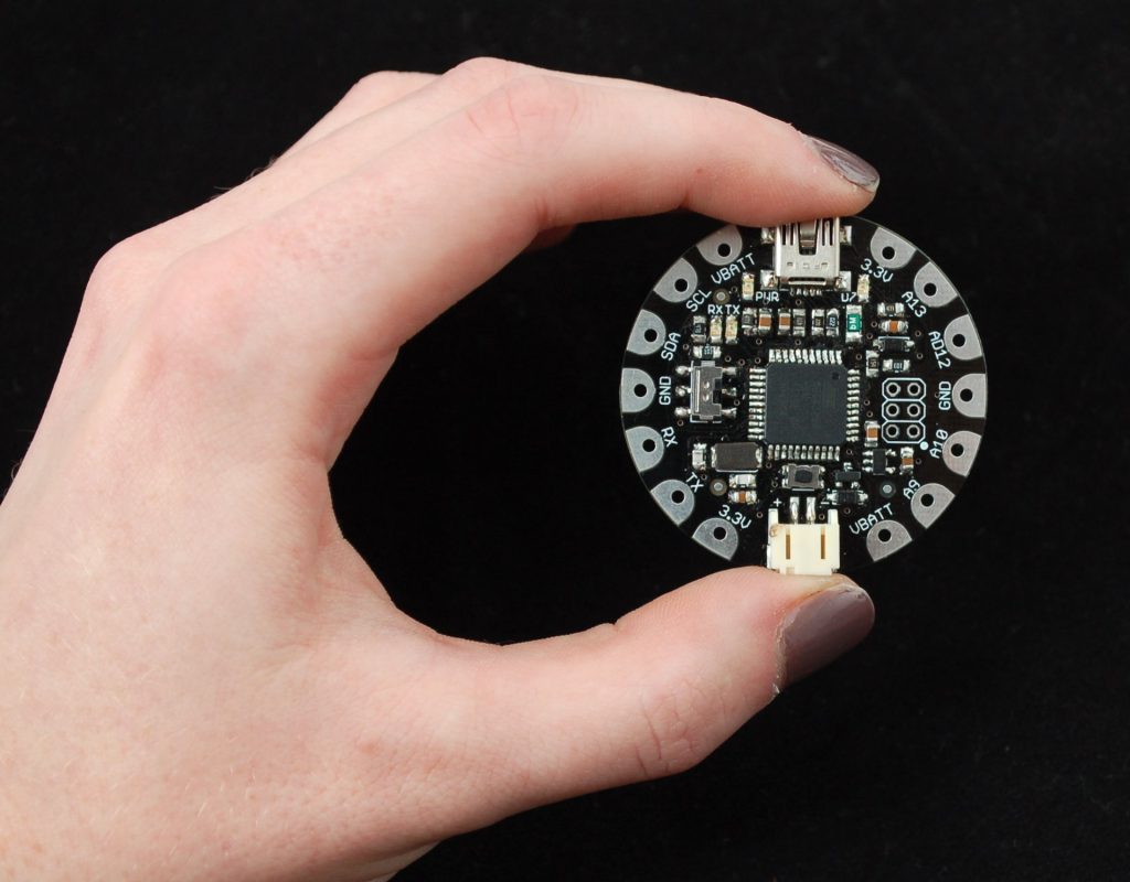 Możliwość zaprojektowania własnego urządzenia „wearable” przy użyciu nowego zestawu FLORA Adafruit