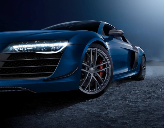 Laserowy moduł świateł drogowych zadebiutował latem 2014 w Audi R8 LMX, limitowanej edycji poprzedniej serii R8