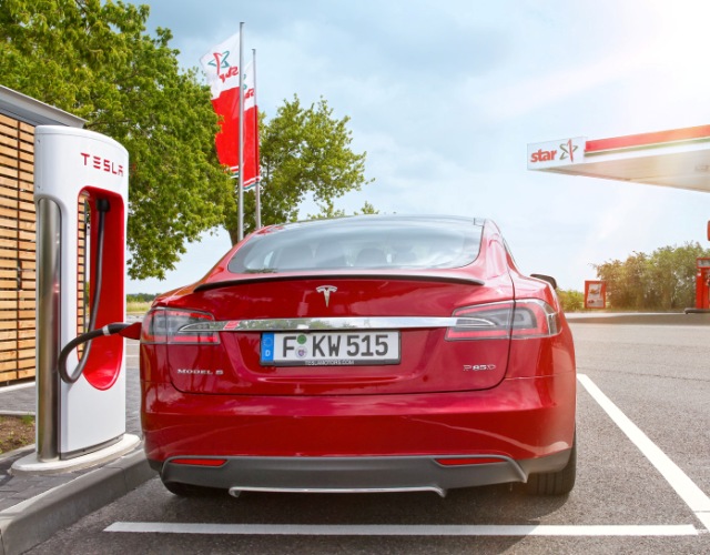 Pierwsze punkty ładowania elektrycznego oddane zostaną do użytku do końca sierpnia br. na należących do ORLEN Deutschalnd, stacjach marki star