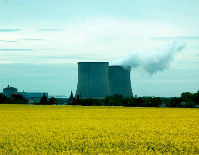 Francuska elektrownia jądrowa w okolicach Paryża